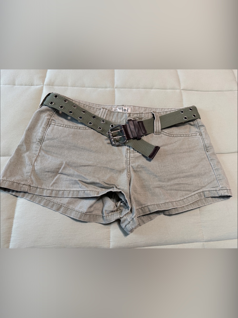 lei Beige Cotton Shorts with Olive Green Belt